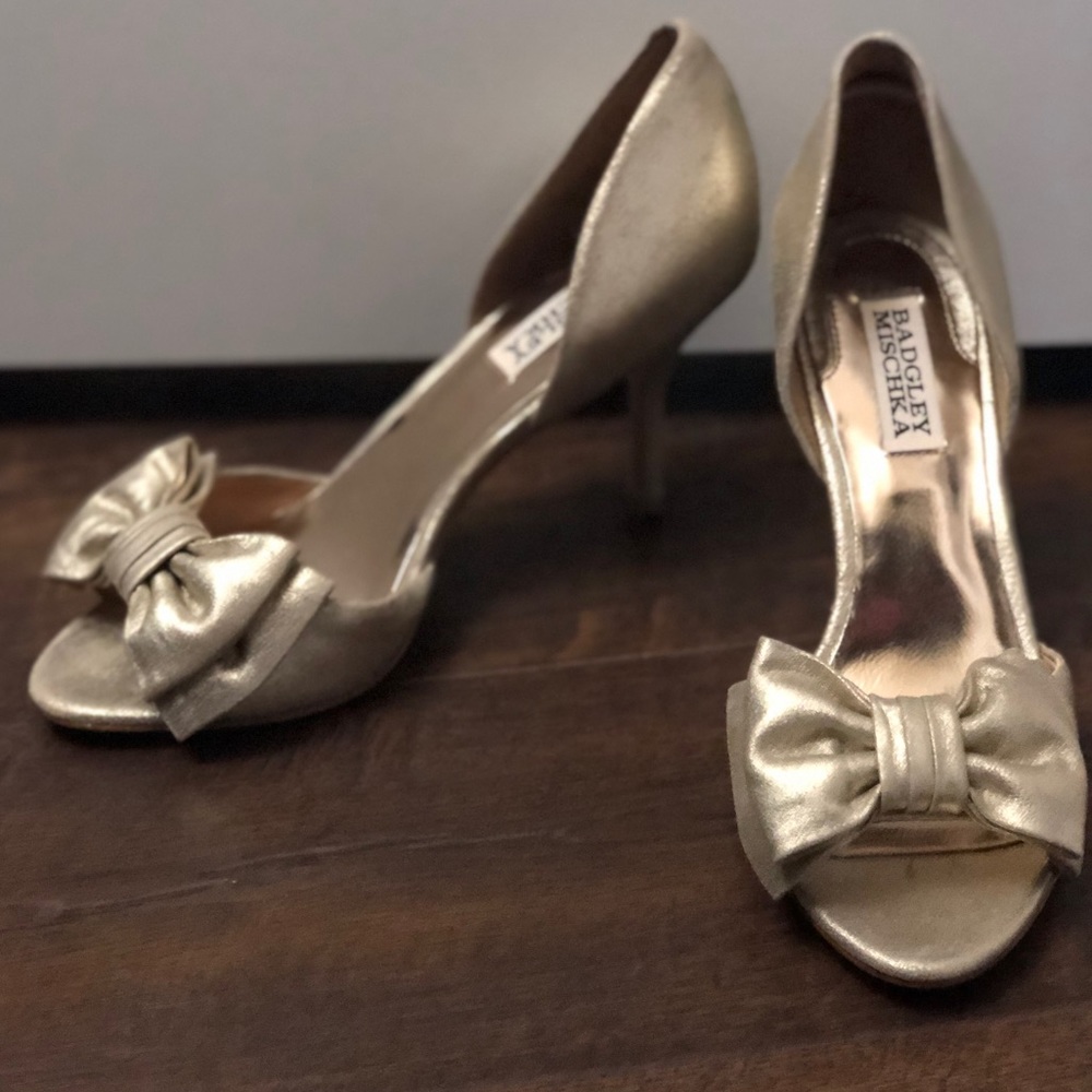 NEW badgley mischkah gold bow open toe heel